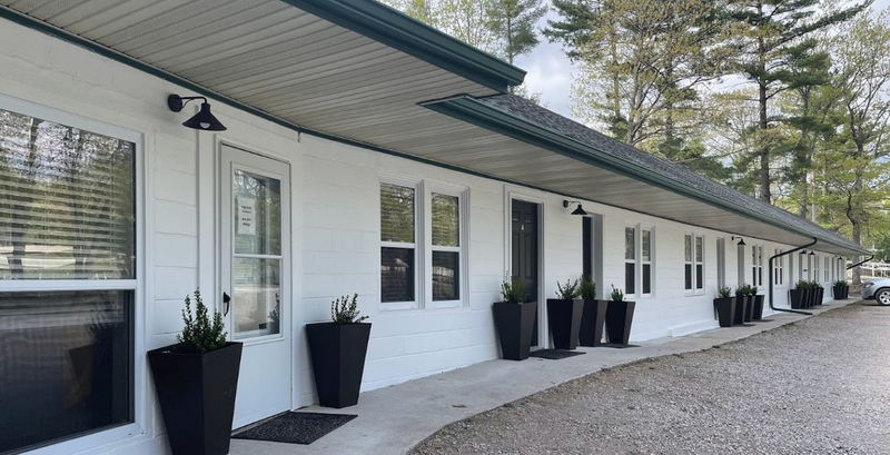 Inland Lakes Motel (Johnson Motel) - Web Listing (newer photo)